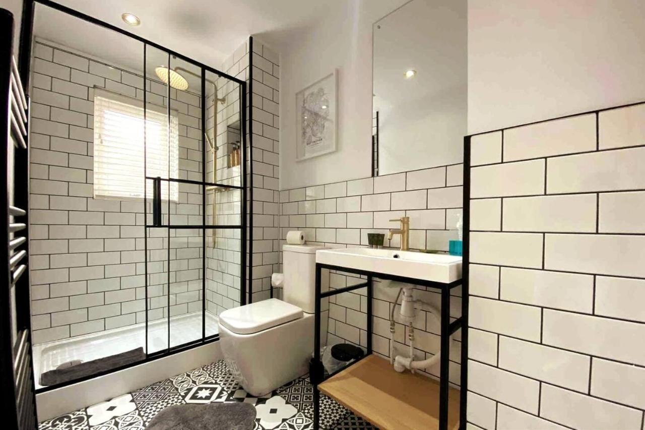 City Centre 2 Bed House Perfect For Contractors With Free Parking Apartment *