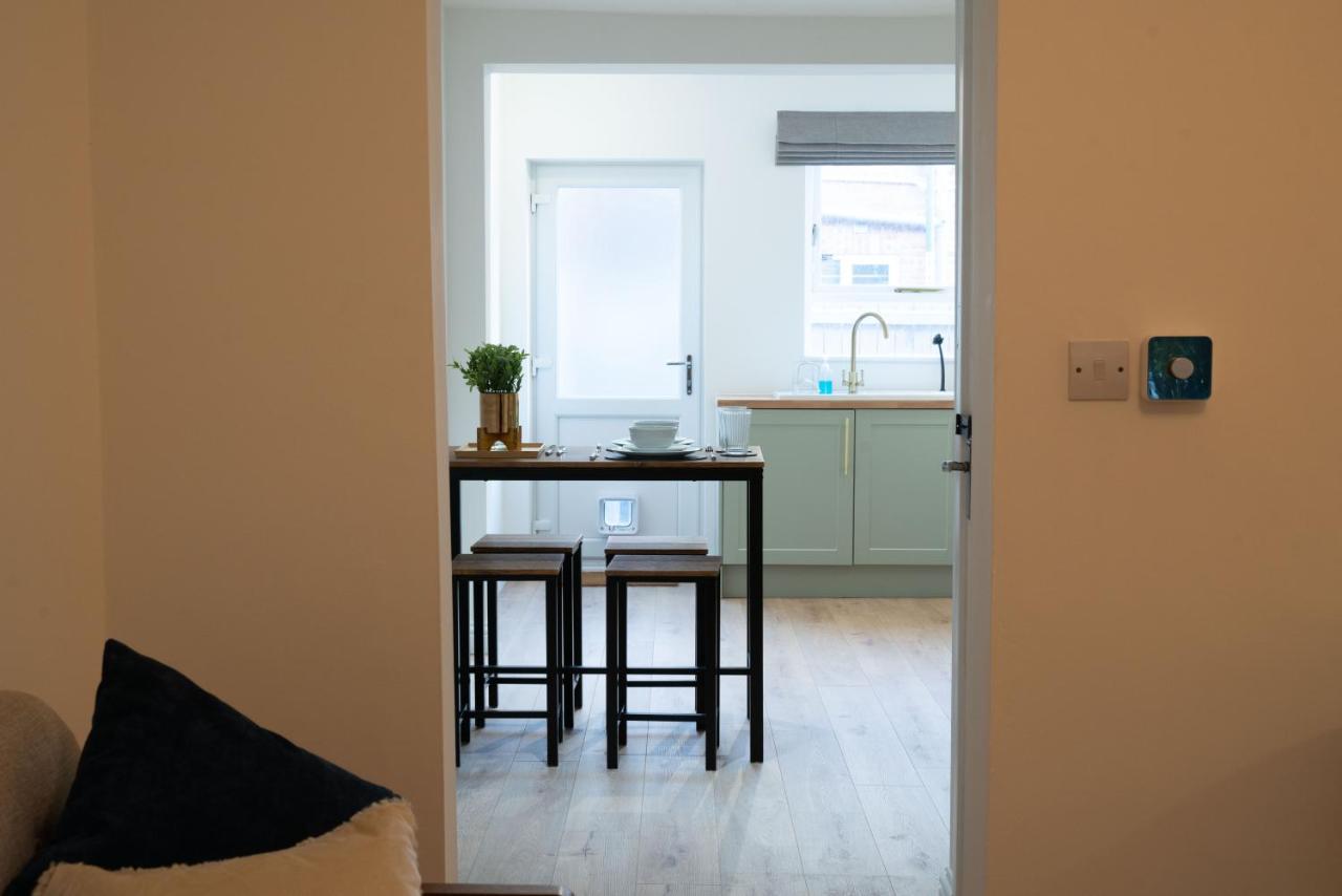 City Centre 2 Bed House Perfect For Contractors With Free Parking Apartment *