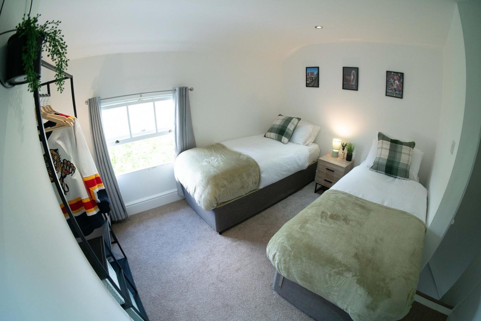 City Centre 2 Bed House Perfect For Contractors With Free Parking Apartment